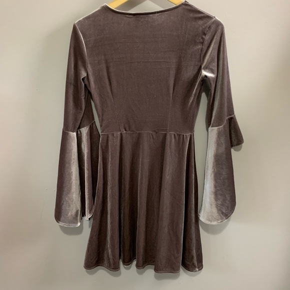 Studio Y Boutique  Velvet Bell Sleeve Dress  V-Neck Fit & Flare Mini Dress Boho - Picture 3 of 7